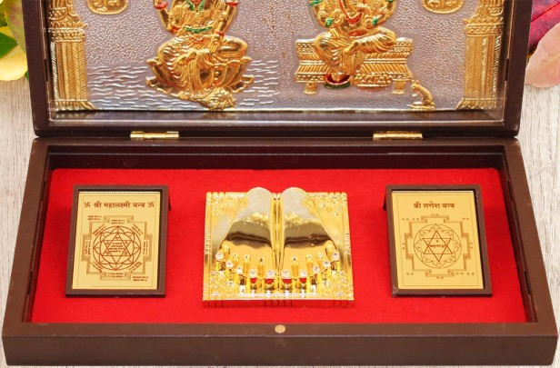 Gold Plated Shri Mahalakshmi Ganesha Pocket Temple
