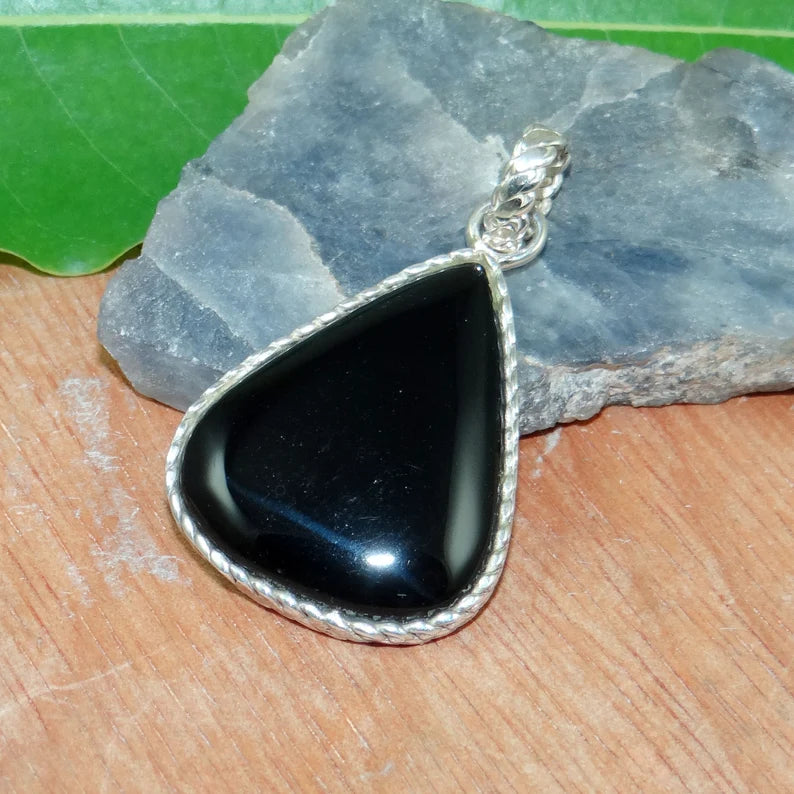 Black Onyx, Pendent