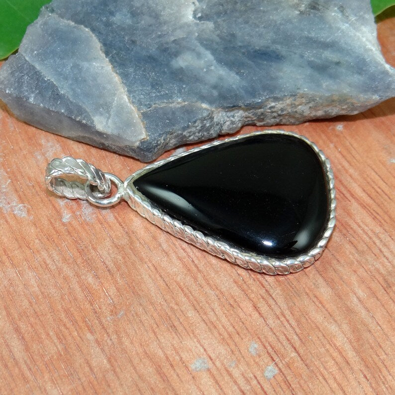 Black Onyx, Pendent