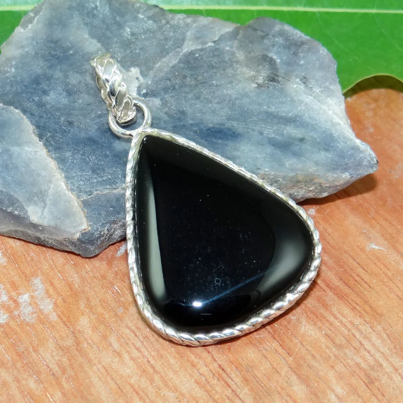 Black Onyx, Pendent